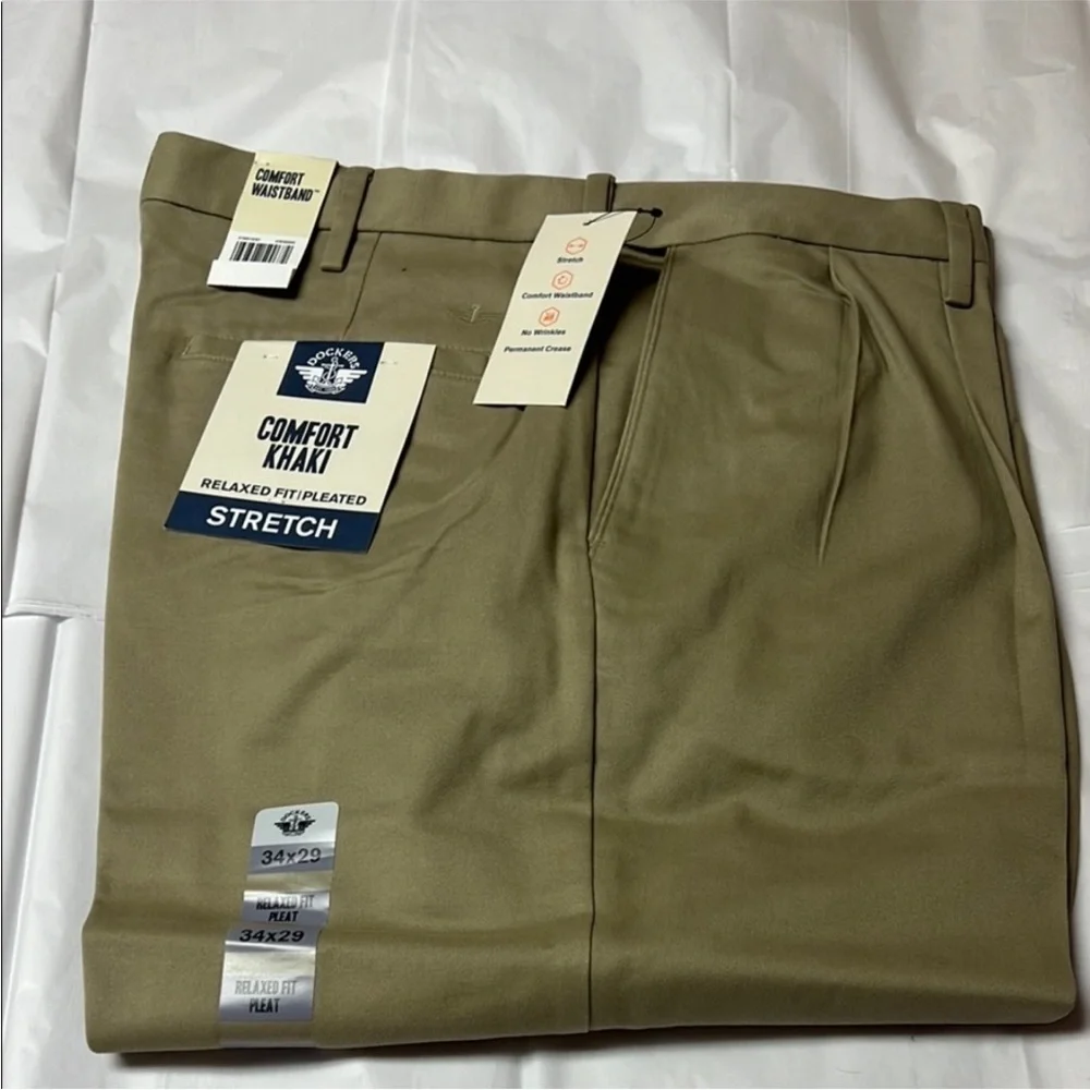 NWT Dockers Comfort Khaki Mens Pleated Pants